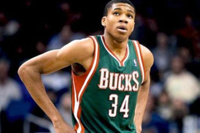 排面！中国女排两人入选，袁心玥领跑副攻，朱婷暂时落后.