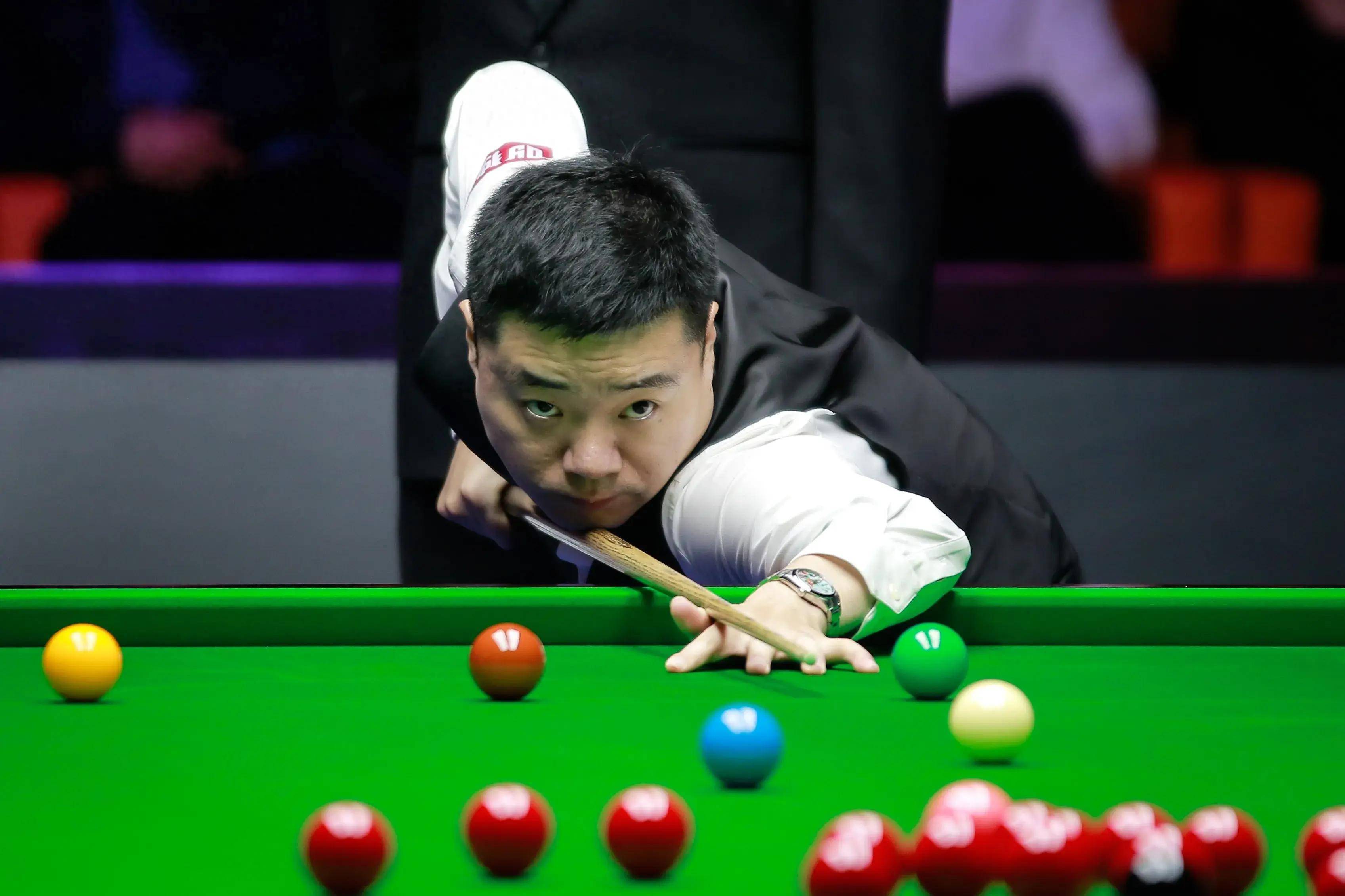 随着香港足 随着香港足