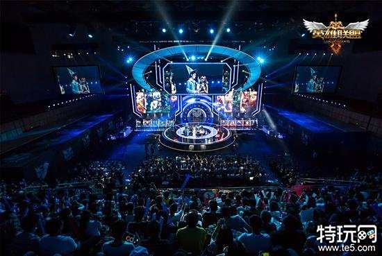 足球世界杯官方公布首批裁判名单，引发讨论